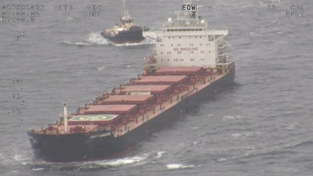 bulker at sea with engine troubles