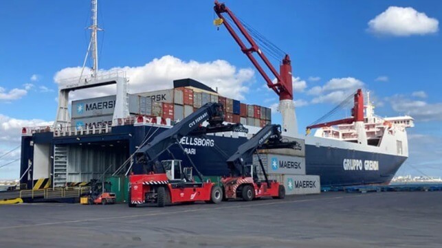 RoRo loading containers 
