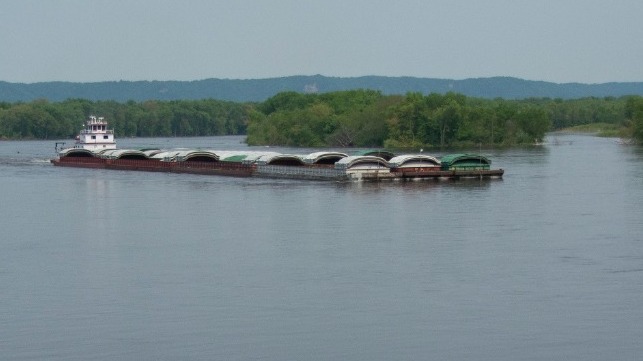 barges on mississippi