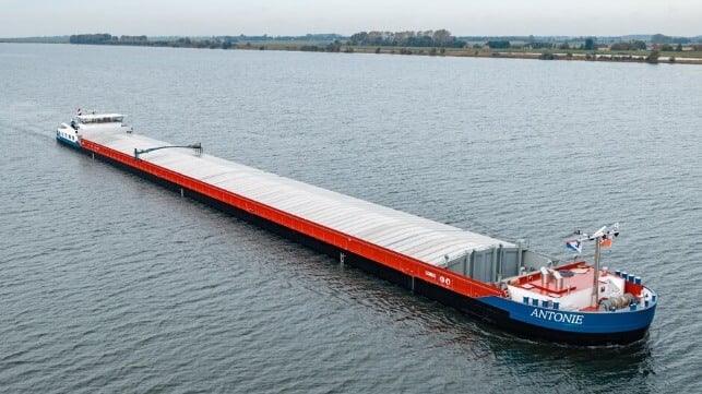 hydrogen-powered inland cargo ship