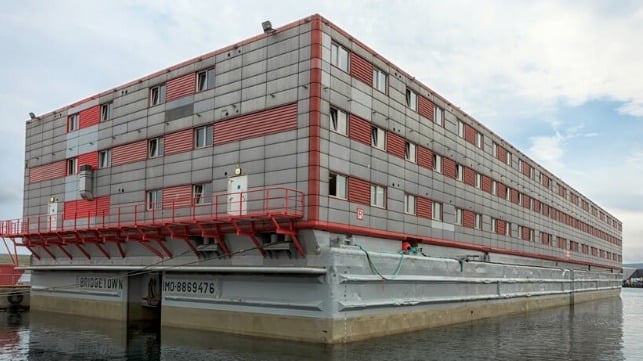accommodation barge 
