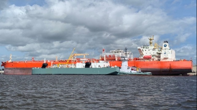 LNG bunker barge starts service at Jacksonville