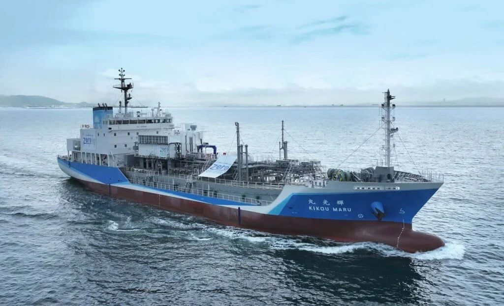 hydrogen-fueled tanker