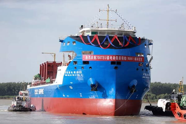 N997 Cosco electric containership float out bow