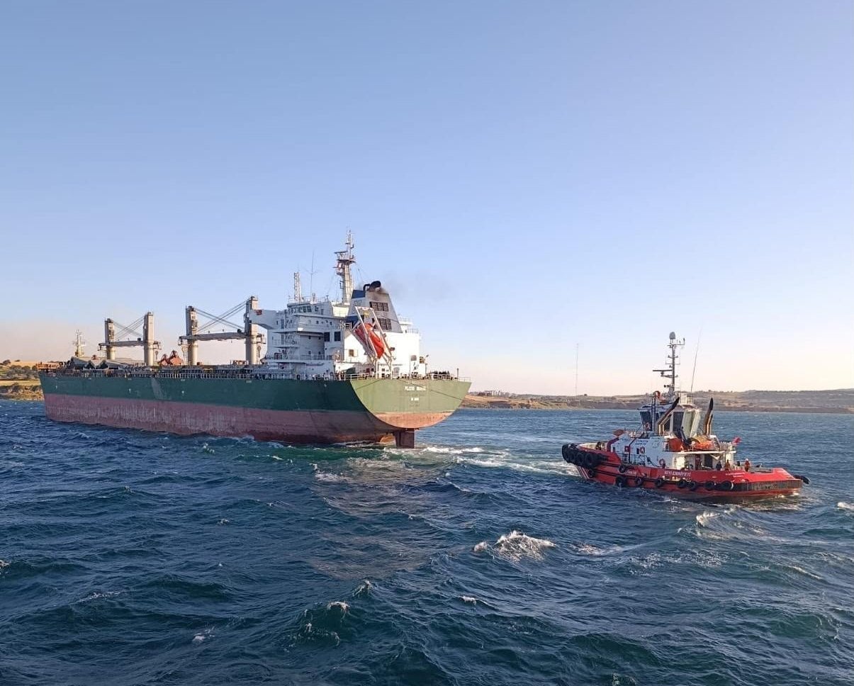 Turkish tug towing stranded bulker