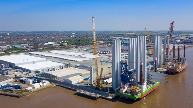 expansing wind turbine blade manufacturing UK 