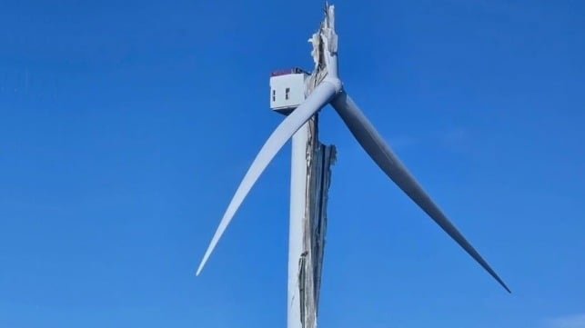 broken wind turbine blade