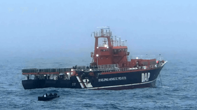 Supply vessel Betanzos awaiting rescue (Argentine Navy)