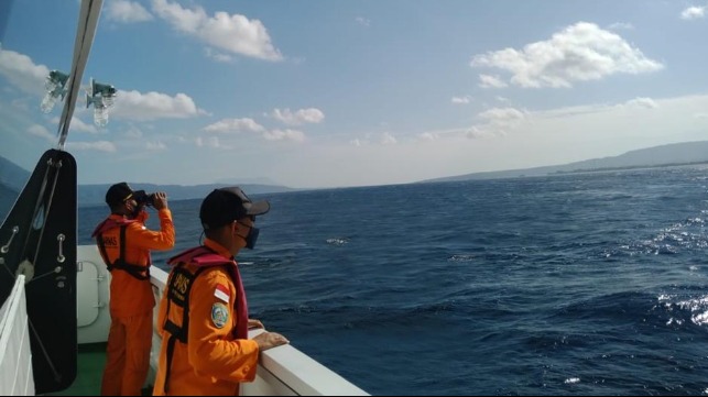 search after Indonesian ferry sinks