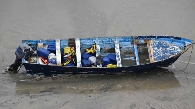 A boat that capsized sits on the beach Monday, May 5, 2025, in at Torrey Pines State beach in San Diego, Calif. (AP Photo/Denis Poroy)