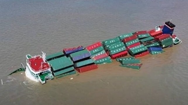 Chinese containership submerged