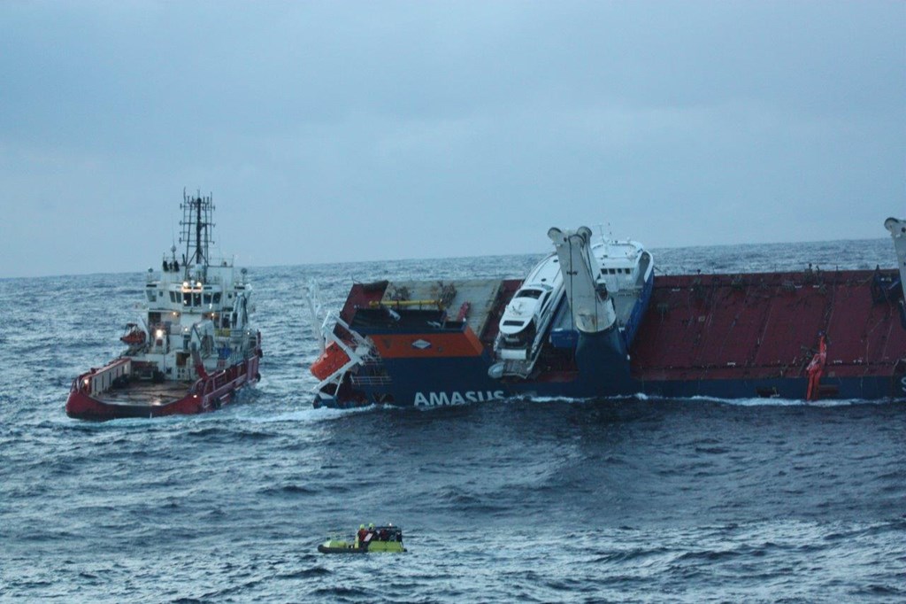 [PHOTOS] Abandoned Heavy-Lift Vessel Successfully Towed to Port