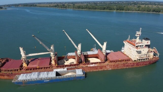 Bulker aground St. Lawrence
