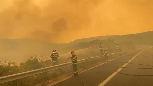 Firefighters battle flames near Alexandroupolis, August 22 (Greece Civil Protection)
