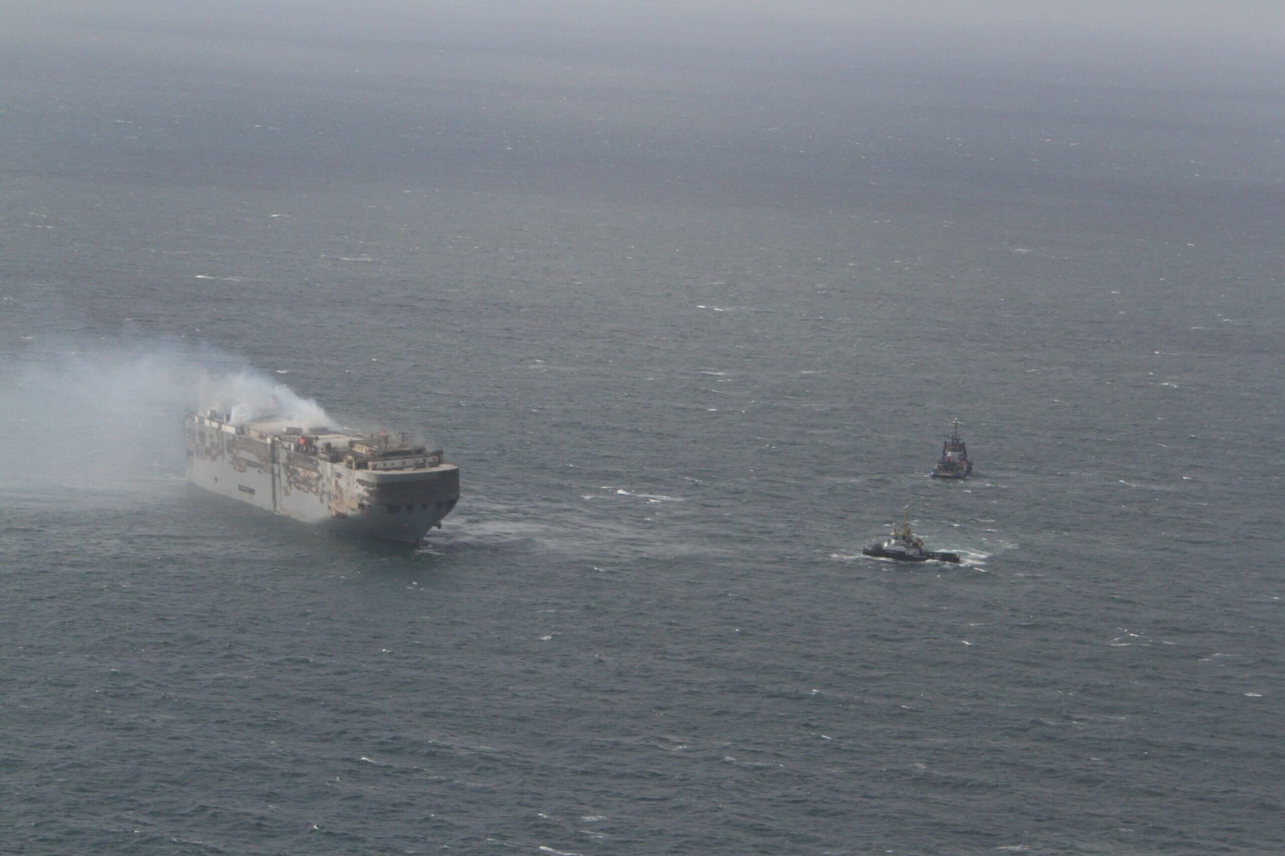 Dutch Salvors Begin Tow Of Fire Ravaged Car Carrier   Fremantle Highway 30 July 4 