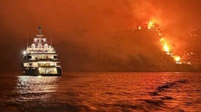 The yacht Persefoni I off Hydra as the fire blazes (Greek Wildland Firefighters)