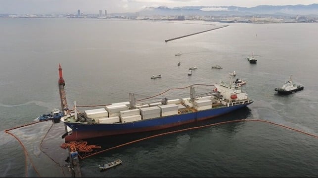 salvage of bulker that hit seawall in Japan