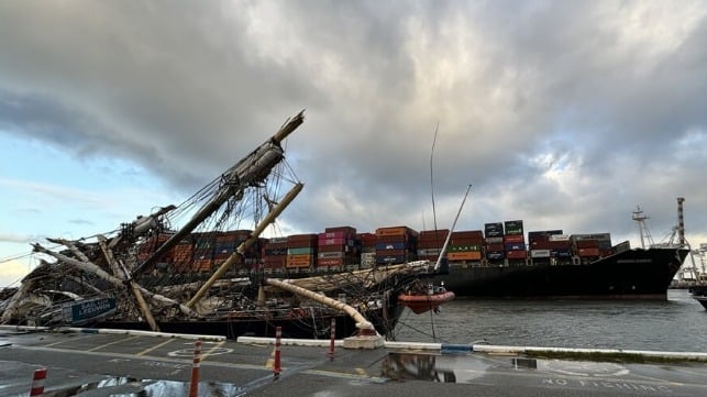 containership damaged sailing ship