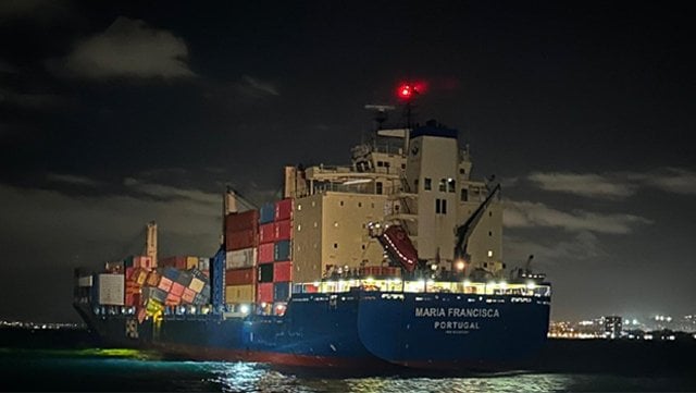 containership with collapse stacks
