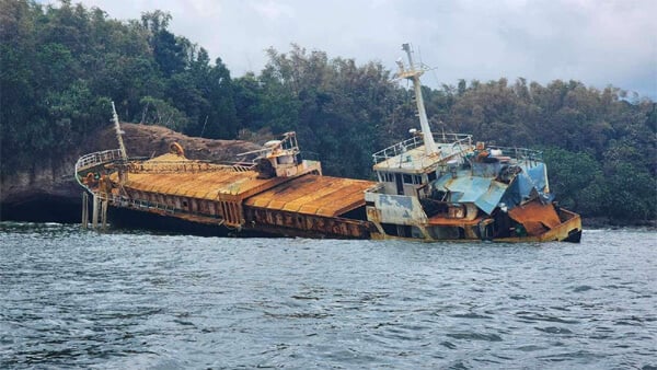 Abandoned Cargo Ship Suspected of Oil Smuggling Grounds in Philippines