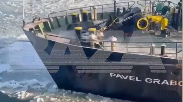 vessel stuck in sea ice