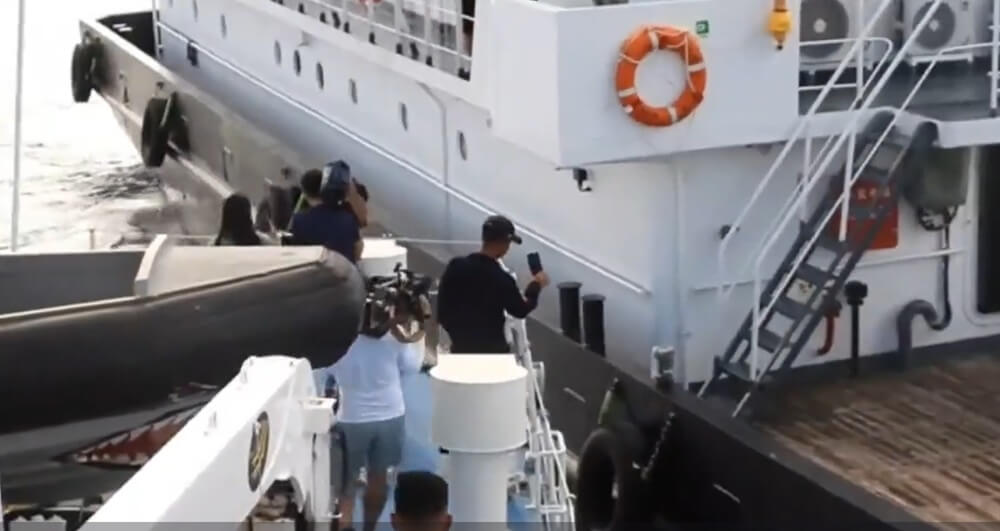 A spotlessly-maintained Chinese trawler makes light contact with a Philippine Coast Guard vessel in the South China Sea, 2023 (PCG)