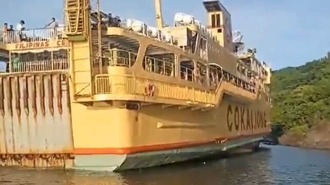 ferry aground in Philippines 