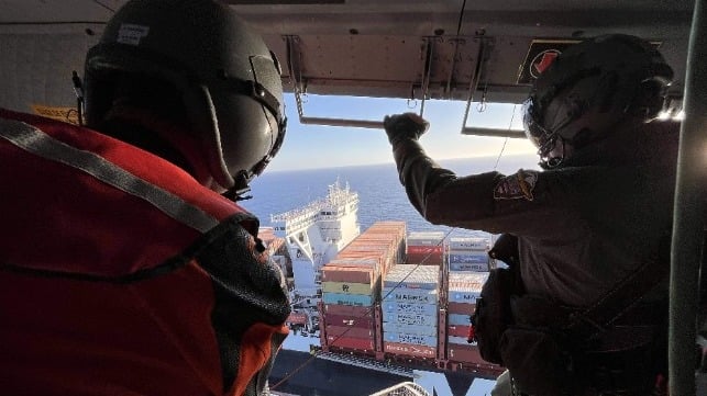 MSC Boxship resgata remador de 17 anos em Portugal