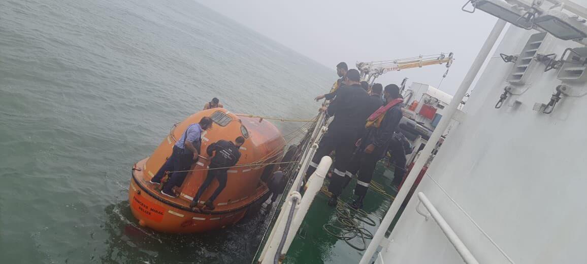 Video: Indian Coast Guard Rescues Crew from Sinking Cargo Ship
