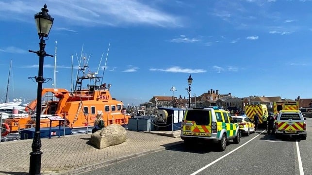 Royal Navy, RNLI menyelamatkan dua anak dalam kecelakaan tulang rusuk