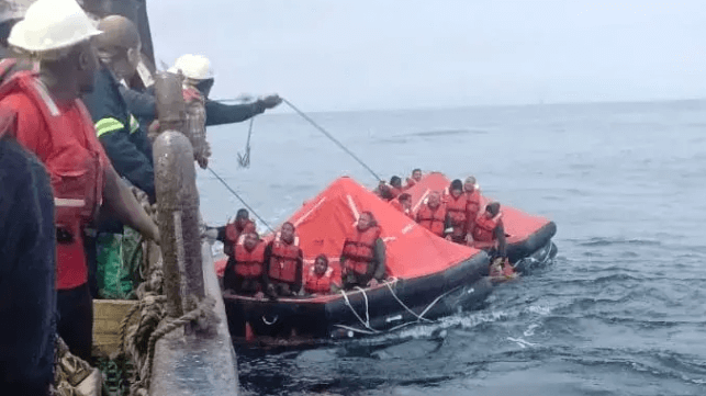 The crew of the Ludwani rescue survivors from the fire aboard Armana (SAMSA)