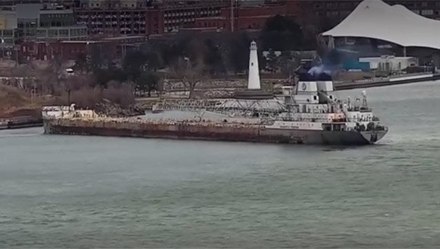 bulker grounded near Detroit