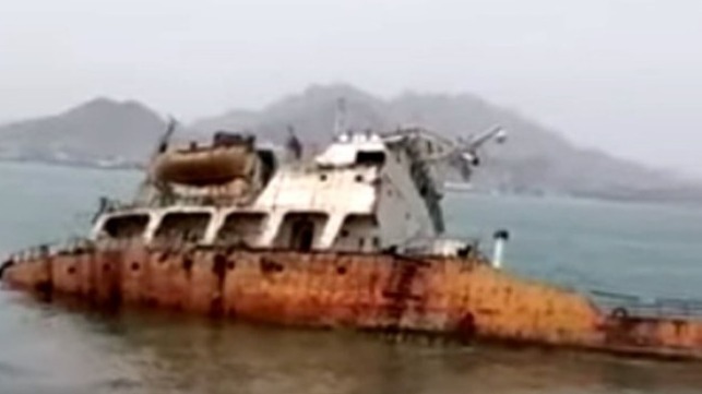 tanker sinks off Yemen video