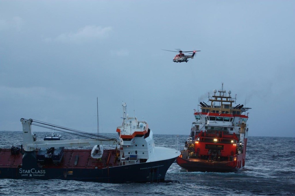 [PHOTOS] Abandoned Heavy-Lift Vessel Successfully Towed to Port