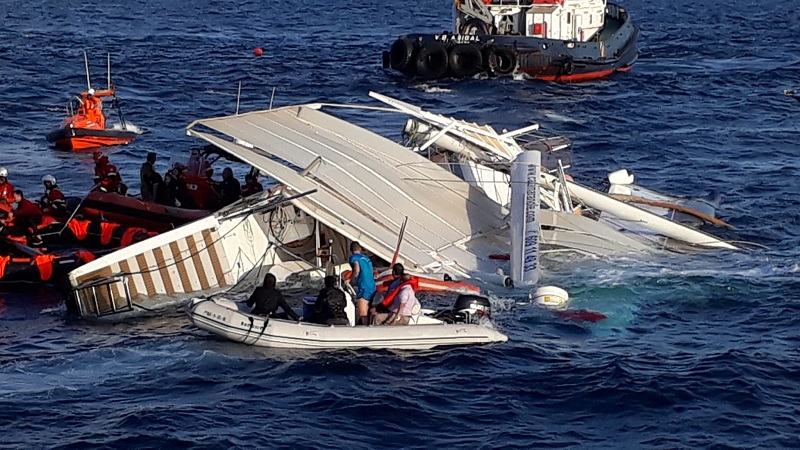 catamaran boat sinks