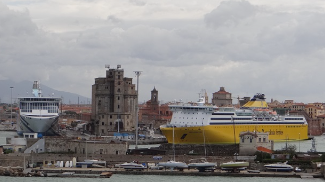 Italian ports must pay corporate taxes