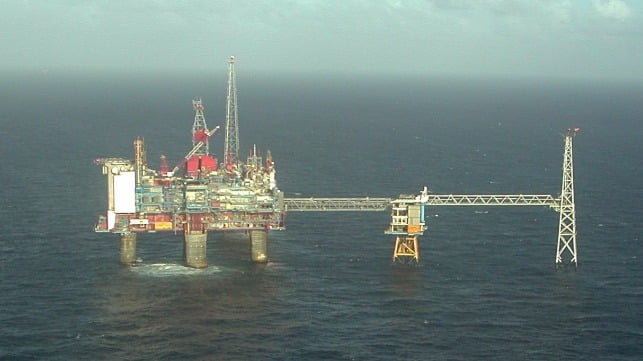 The Sleipner A platform (left) (Bair175 / CC BY SA 3.0)