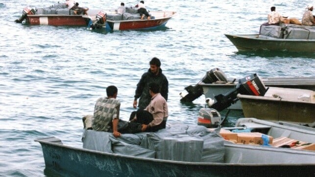 Waiting for dusk: trader speedboats loaded up for the return journey to Iran (©CJRC)