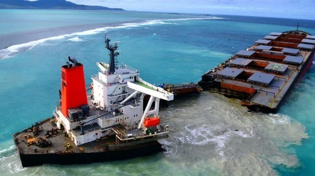 Wakashio broken apart in Mauritius