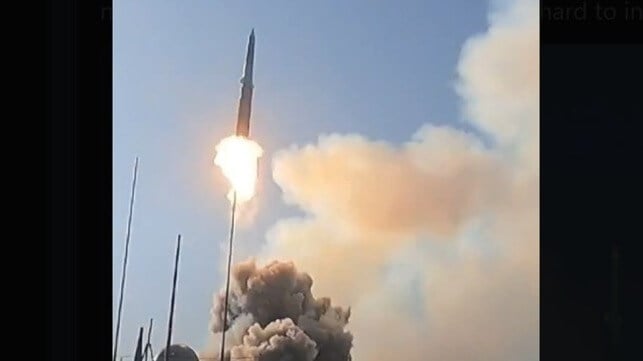 The Wuxi launches a YJ-20 ASBM (China Military Bugle)