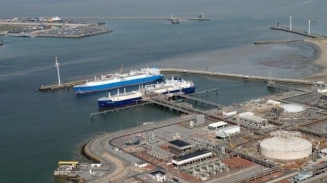A Yamal LNG-linked Arc7 icebreaking LNG carrier alongside at the Zeebrugge receiving terminal in Belgium (file image)